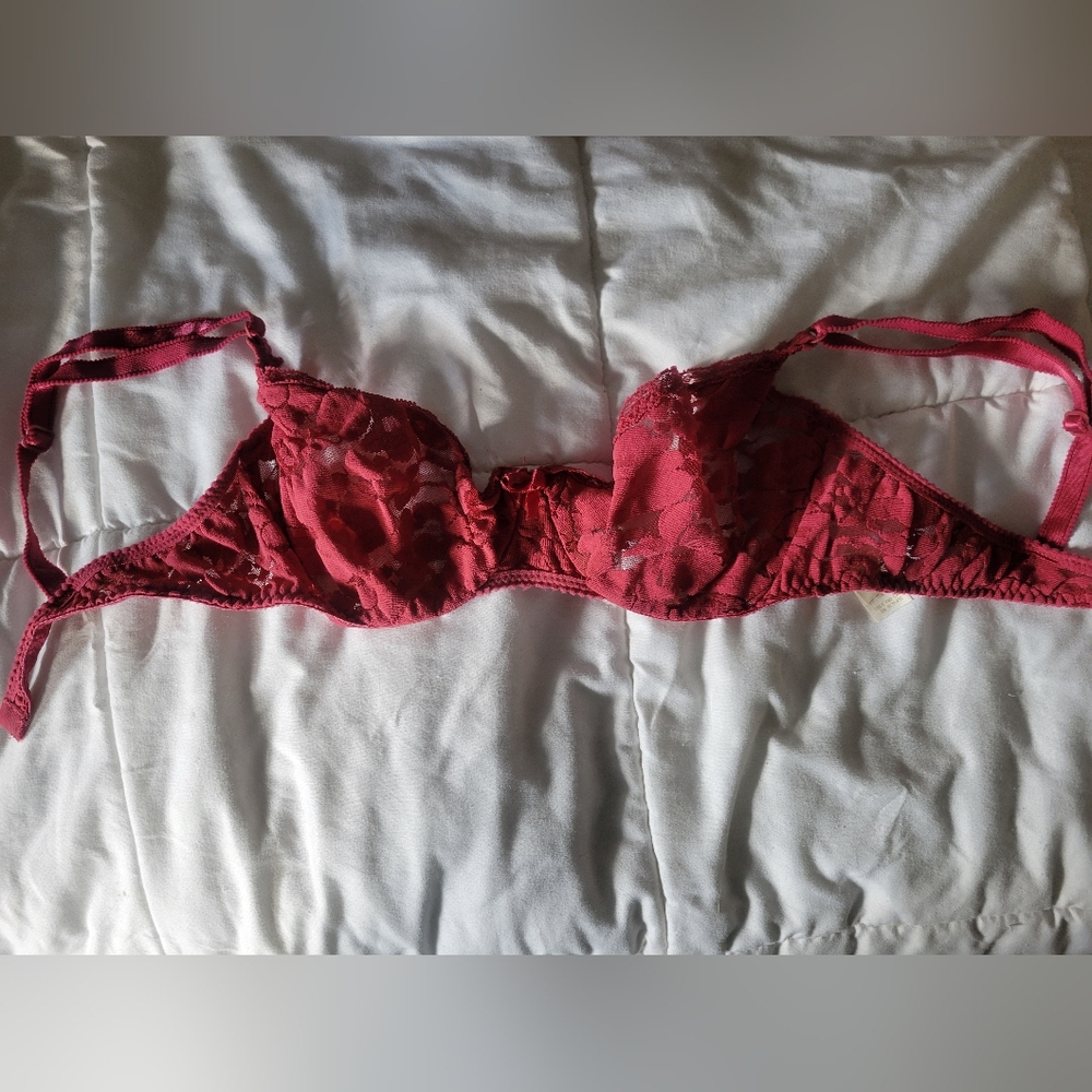 VS burgandy Lace Underwire Bra - Women Intimates & Sleepwear